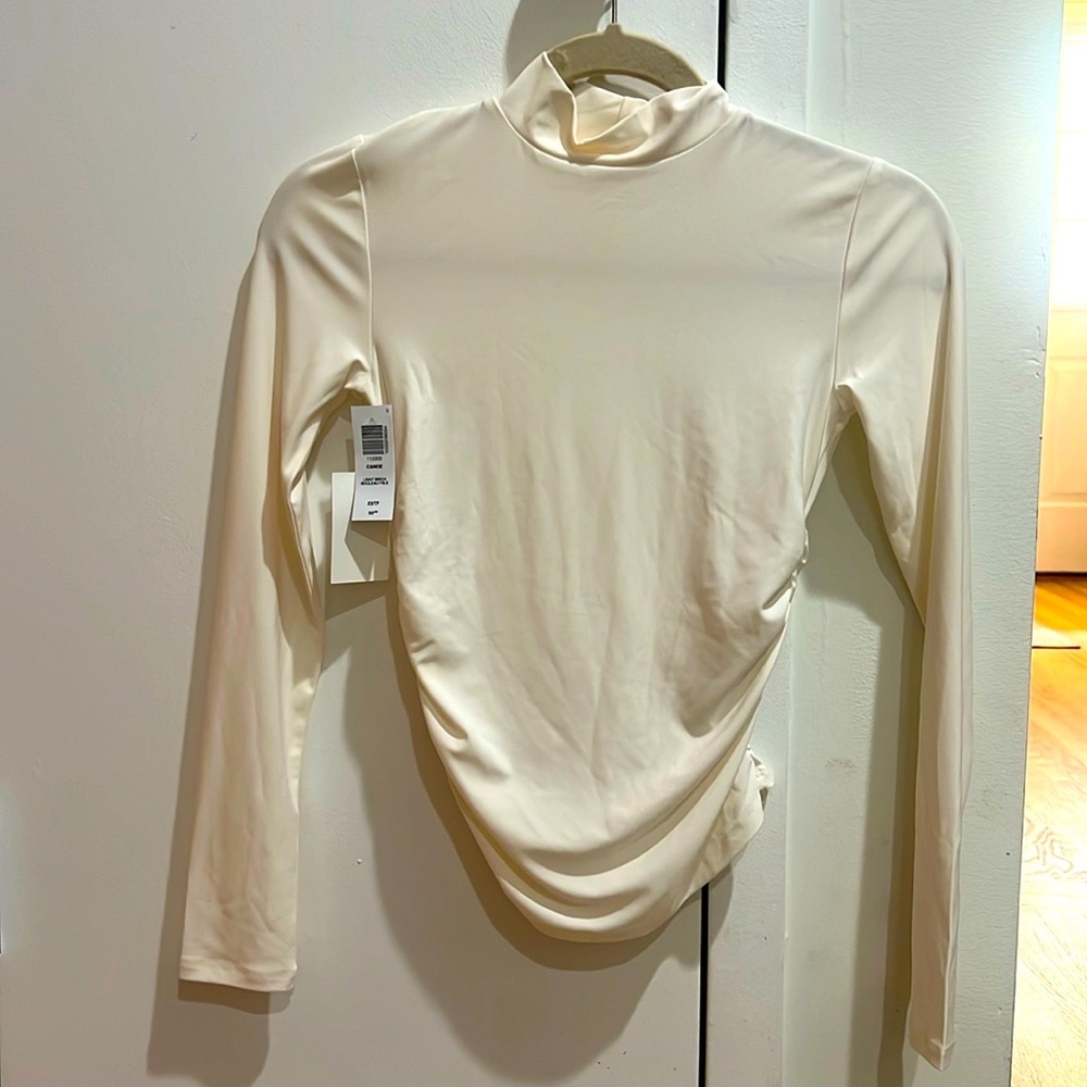 Aritzia XS NEW cream turtleneck - perfect for layering, never worn!